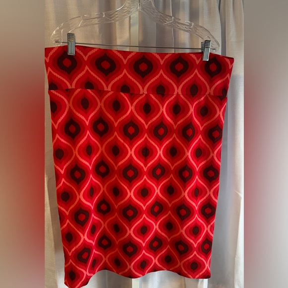 LuLaRoe Dresses & Skirts - Lularoe Womens Red Geometric Pattern
Stretch Knee Length Skirt Size 3X.